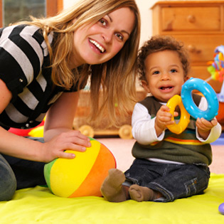 article-childcare-nanny-baby-playing